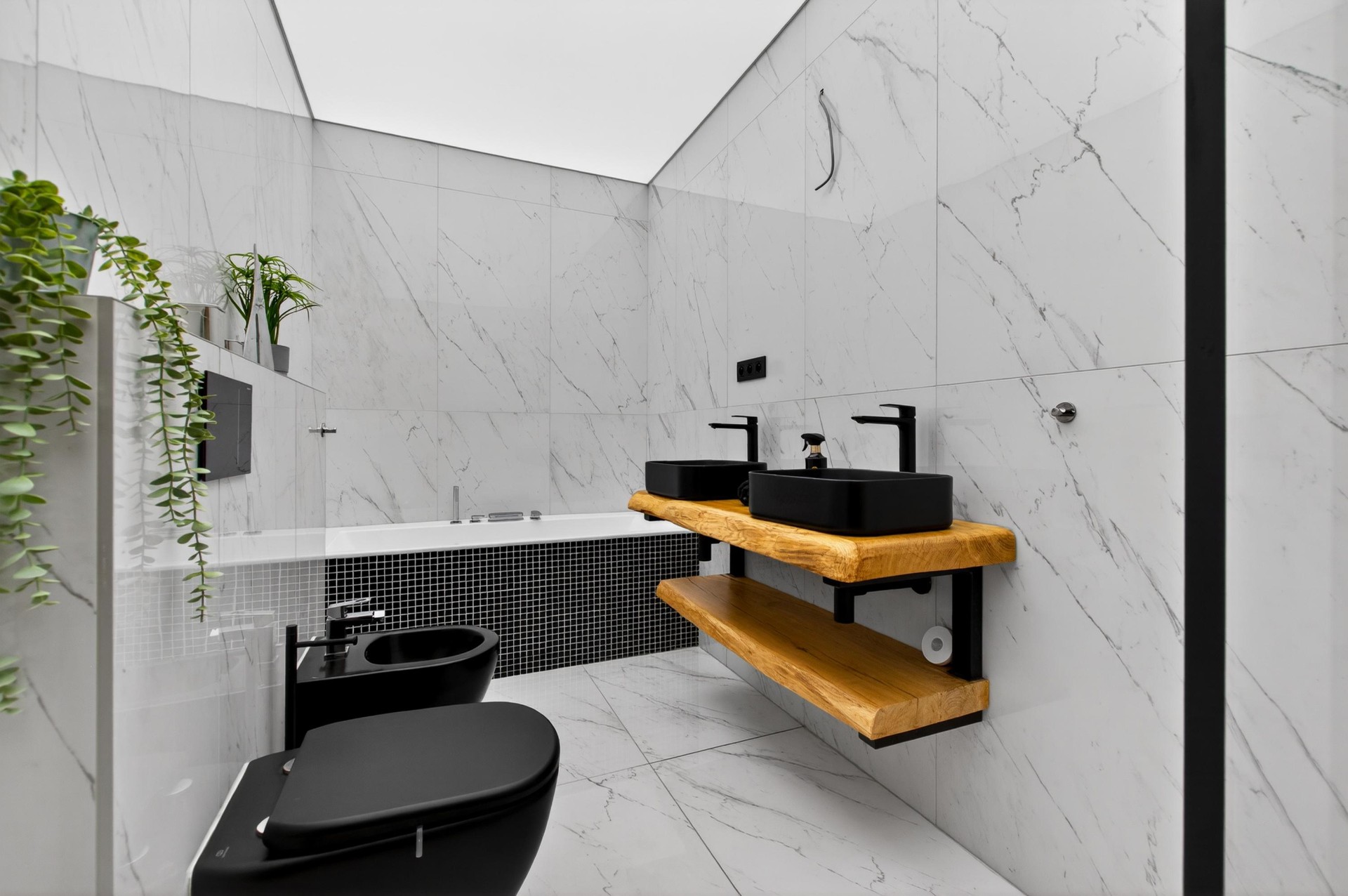Mramorová kúpeľňa s wellness detailom